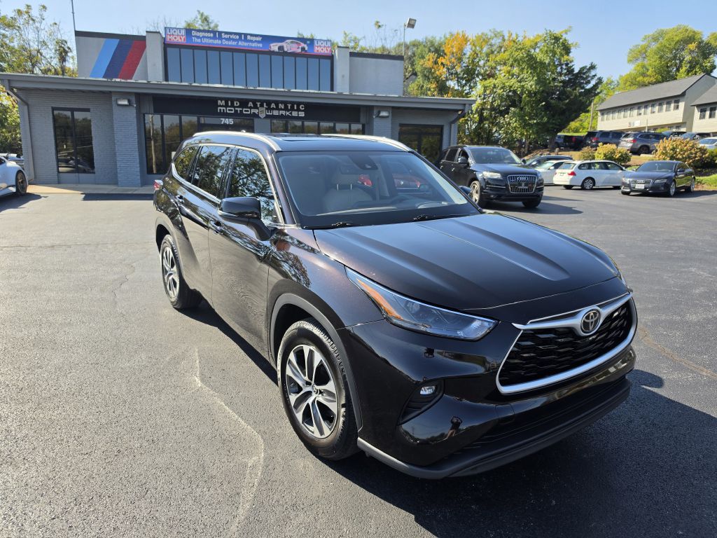 Image for 2022 Toyota HIGHLANDER XLE NEW Michelins - Captains Seats