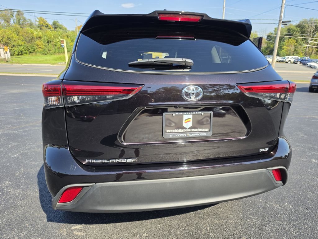 Image for 2022 Toyota HIGHLANDER XLE NEW Michelins - Captains Seats