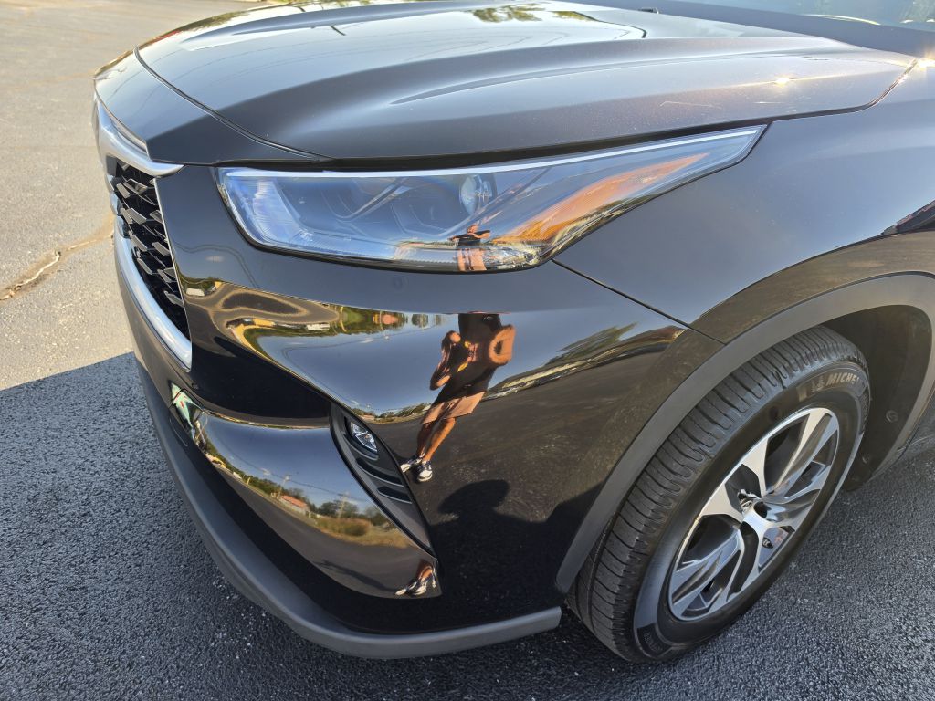 Image for 2022 Toyota HIGHLANDER XLE NEW Michelins - Captains Seats