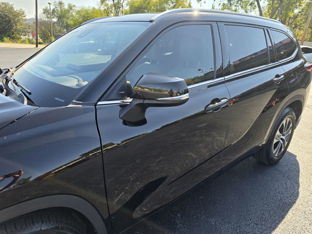 Image for 2022 Toyota HIGHLANDER XLE NEW Michelins - Captains Seats