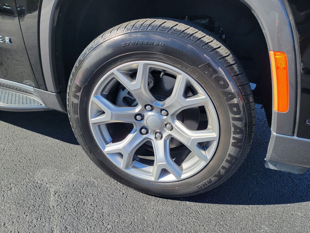 Image for 2022 Jeep WAGONEER 4X4 SERIES II 1-Owner 8-Passenger