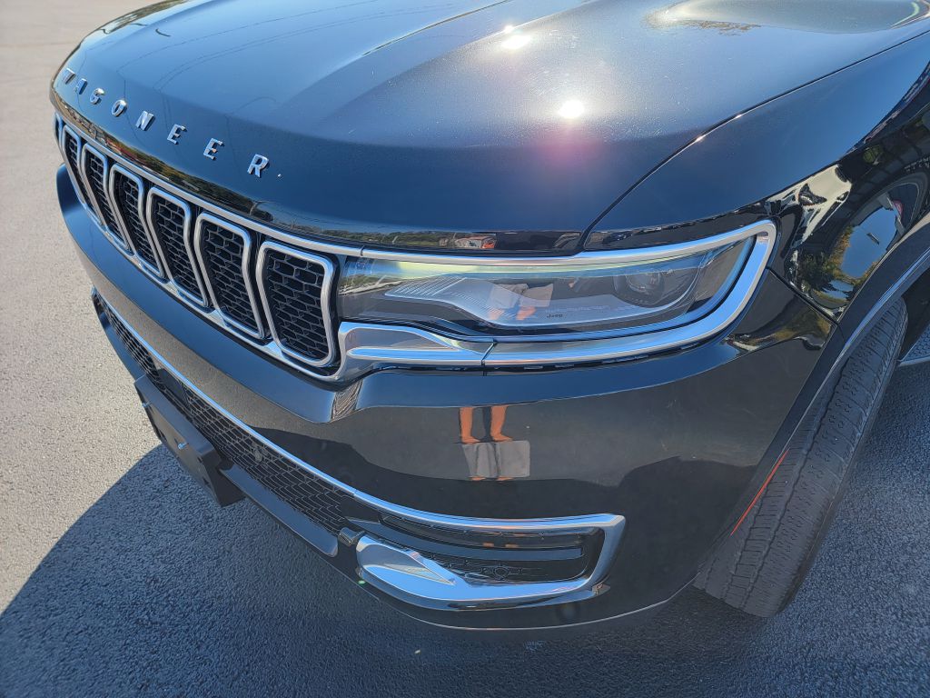 Image for 2022 Jeep WAGONEER 4X4 SERIES II 1-Owner 8-Passenger