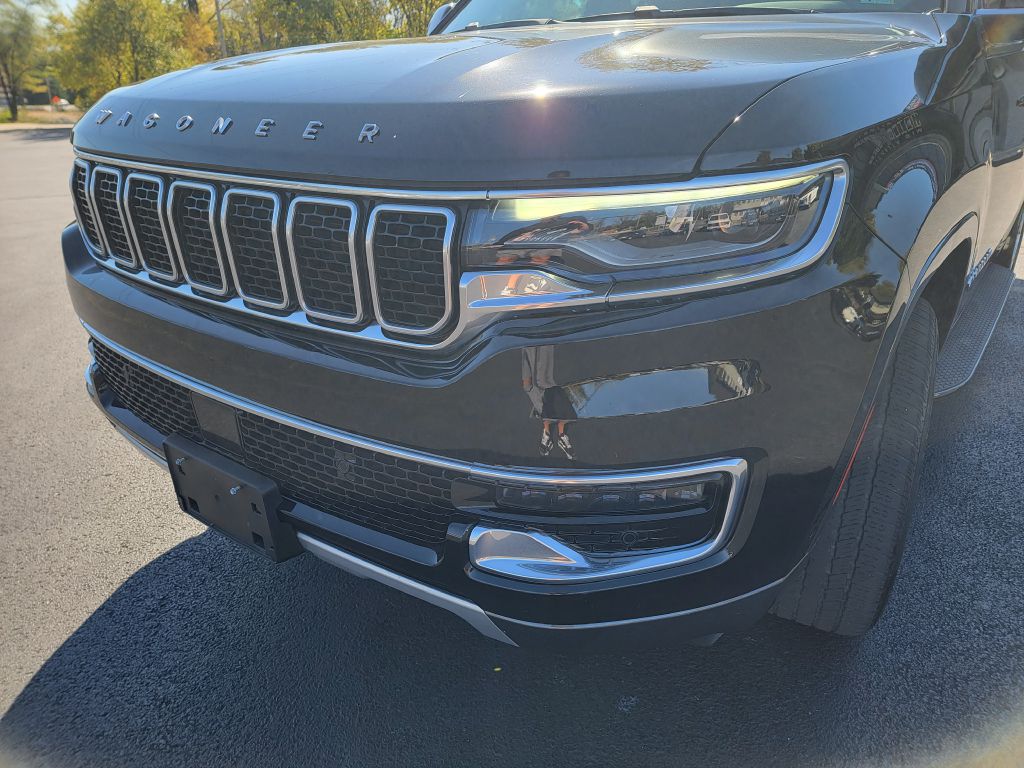 Image for 2022 Jeep WAGONEER 4X4 SERIES II 1-Owner 8-Passenger