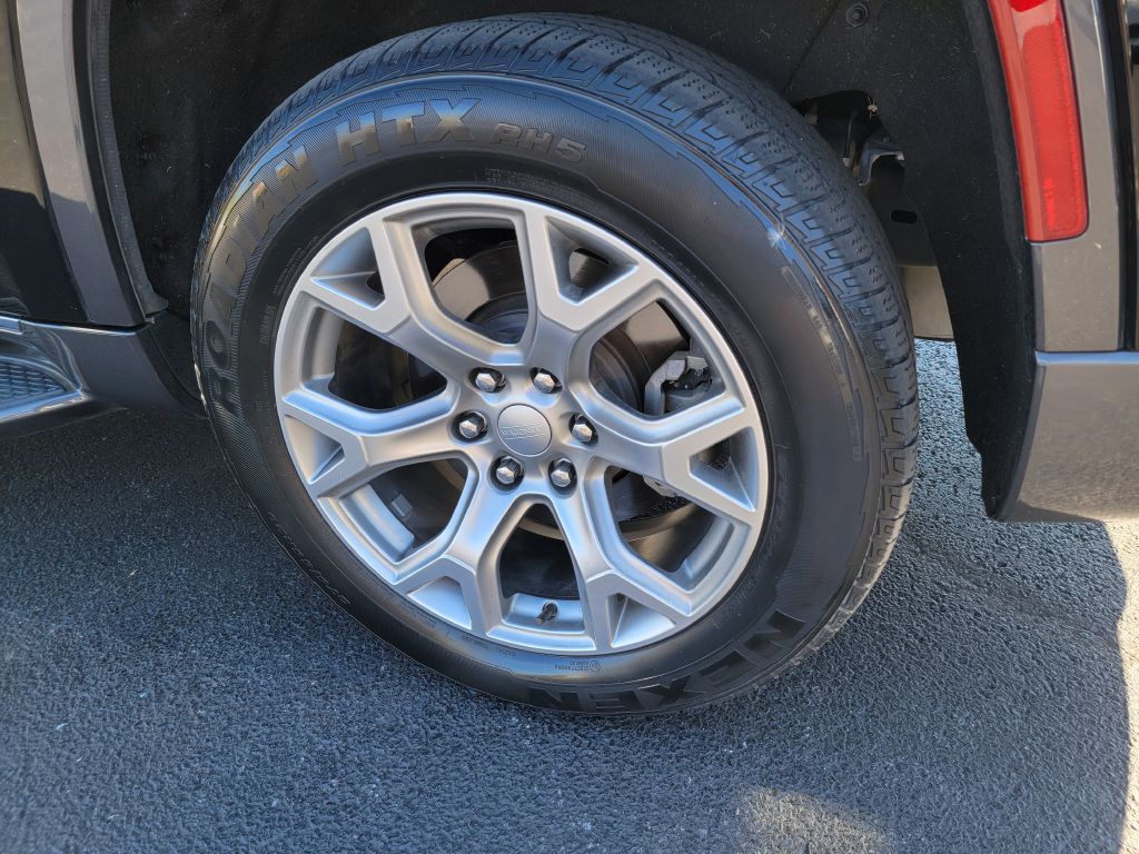 Image for 2022 Jeep WAGONEER 4X4 SERIES II 1-Owner 8-Passenger