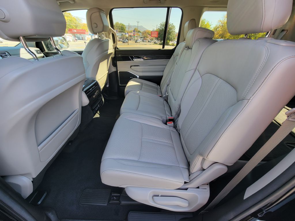 Image for 2022 Jeep WAGONEER 4X4 SERIES II 1-Owner 8-Passenger