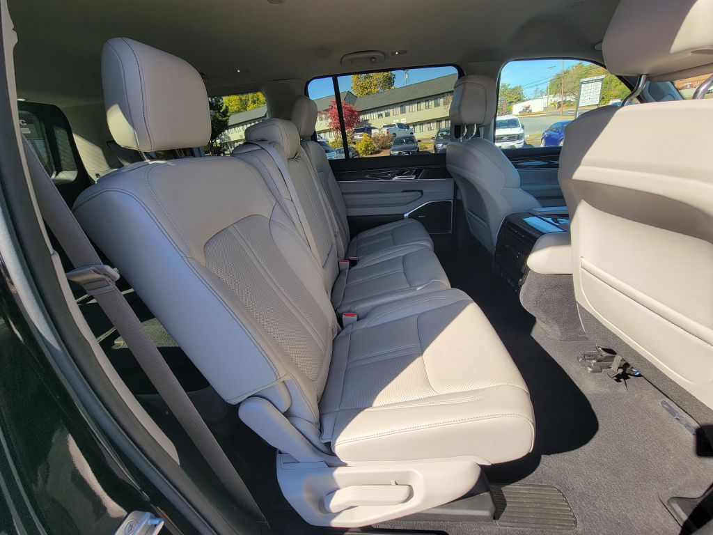 Image for 2022 Jeep WAGONEER 4X4 SERIES II 1-Owner 8-Passenger