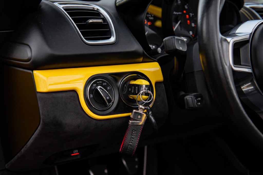 Image for 2016 Porsche BOXSTER SPYDER 6-Speed Manual 1 of 26 Yellow