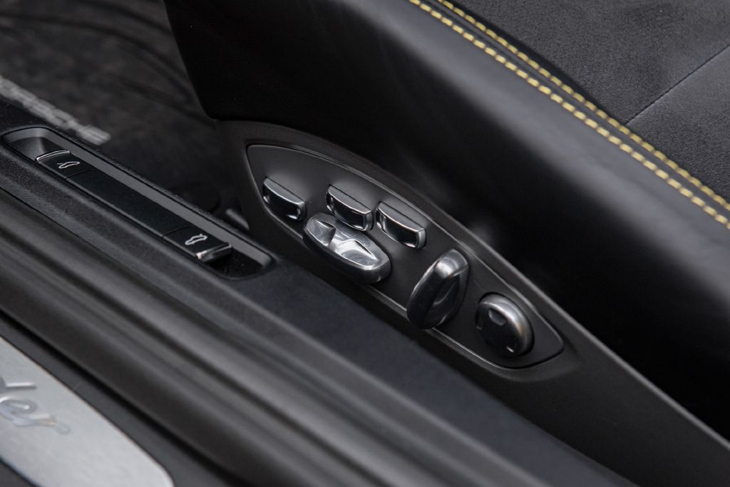Image for 2016 Porsche BOXSTER SPYDER 6-Speed Manual 1 of 26 Yellow