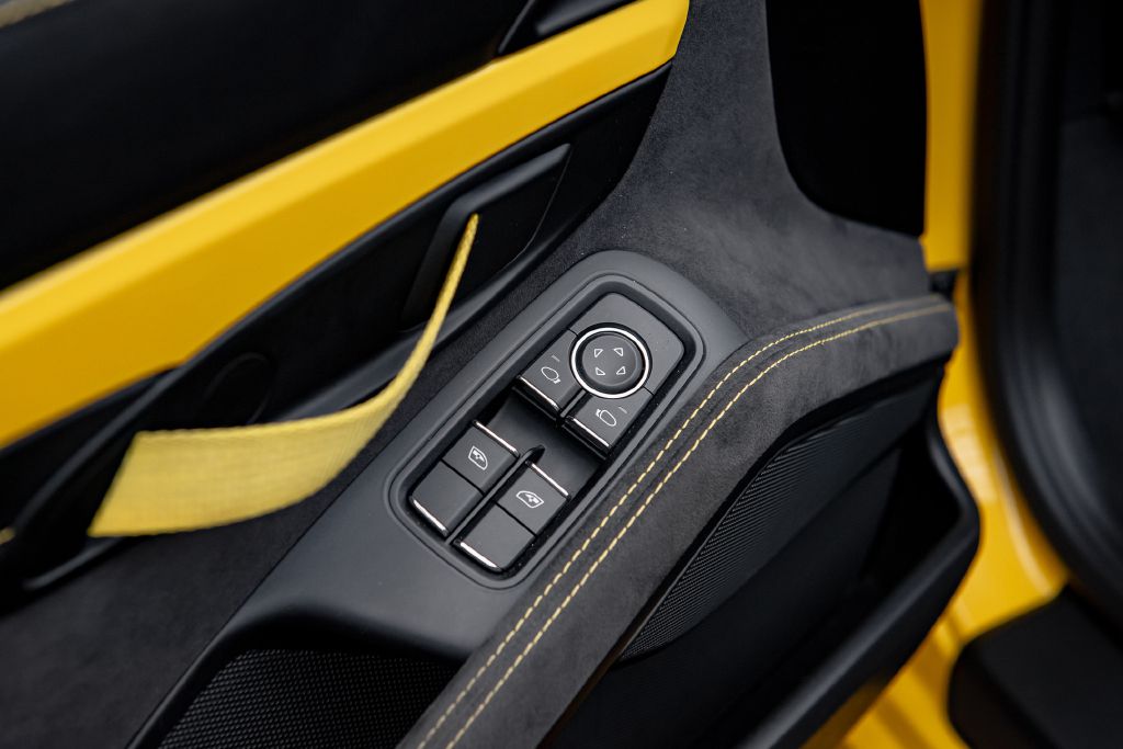Image for 2016 Porsche BOXSTER SPYDER 6-Speed Manual 1 of 26 Yellow