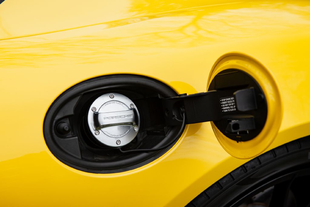 Image for 2016 Porsche BOXSTER SPYDER 6-Speed Manual 1 of 26 Yellow