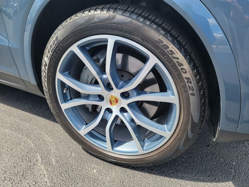 Image for 2020 Porsche CAYENNE S Launch Edition Biscay Blue