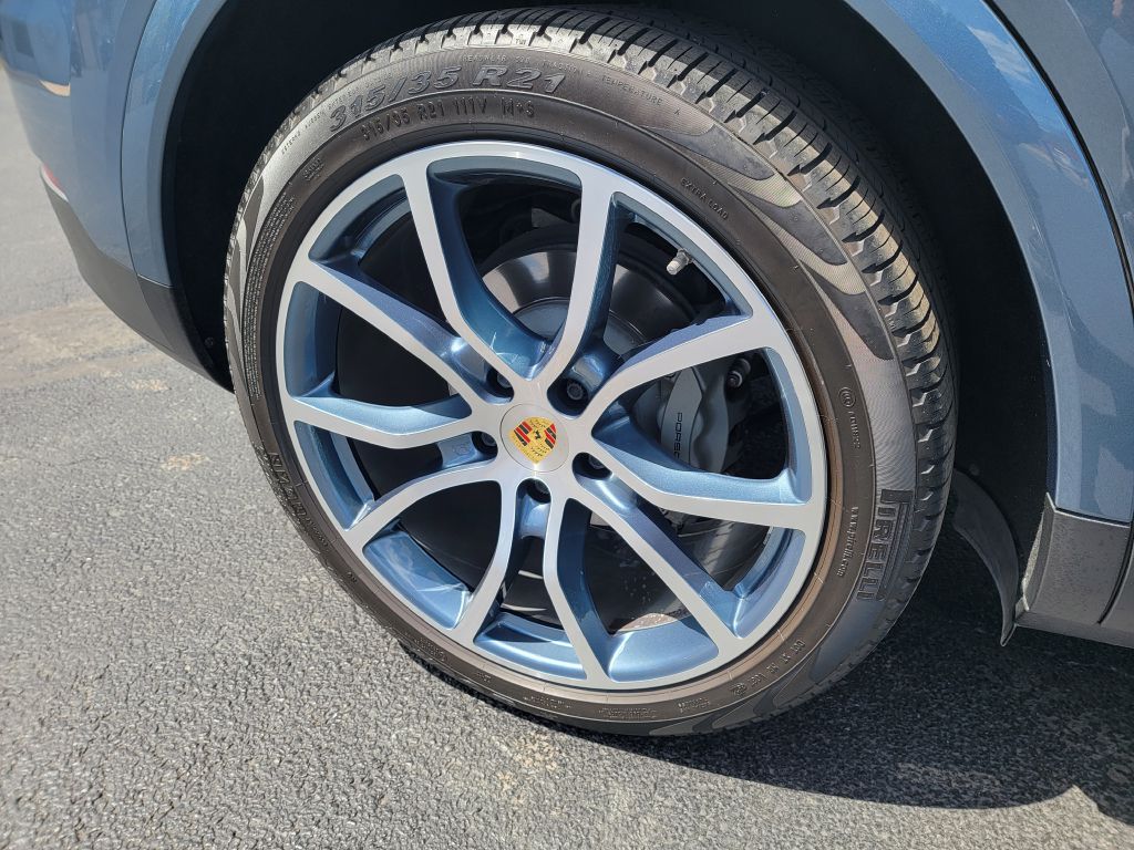 Image for 2020 Porsche CAYENNE S Launch Edition Biscay Blue