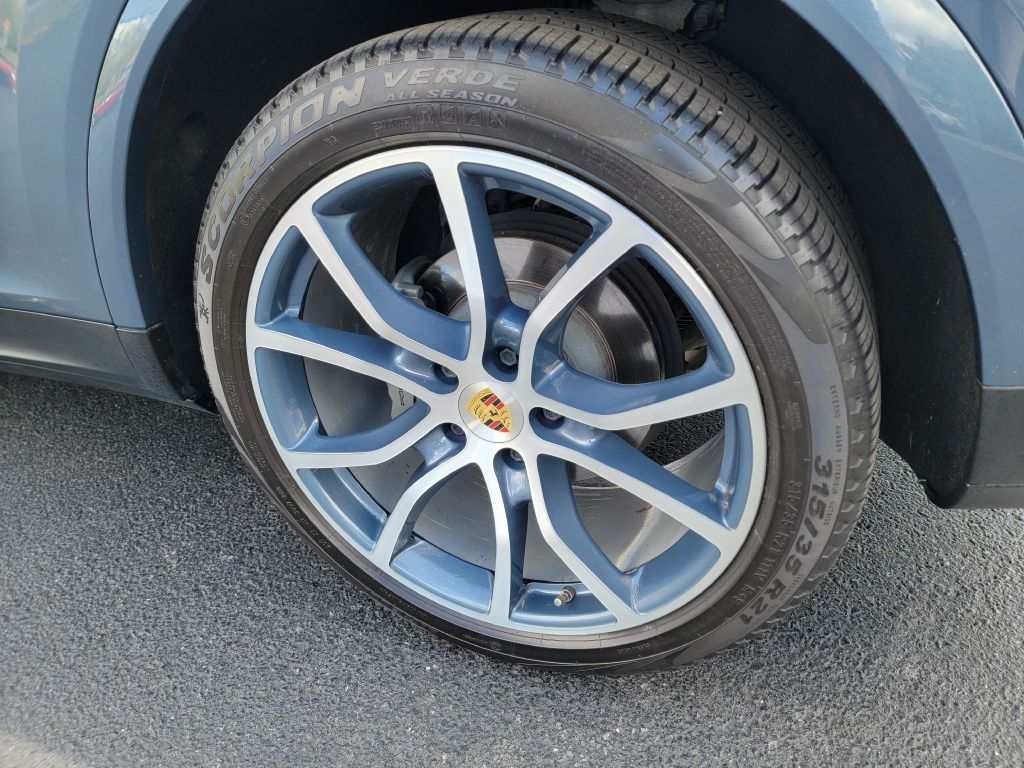 Image for 2020 Porsche CAYENNE S Launch Edition Biscay Blue