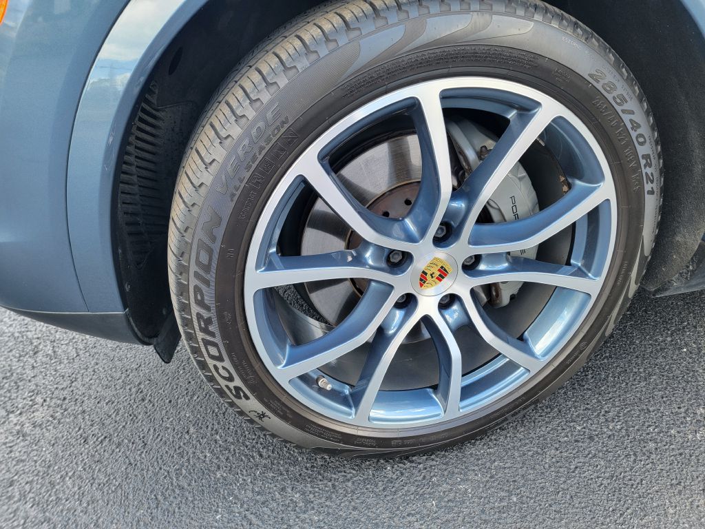 Image for 2020 Porsche CAYENNE S Launch Edition Biscay Blue