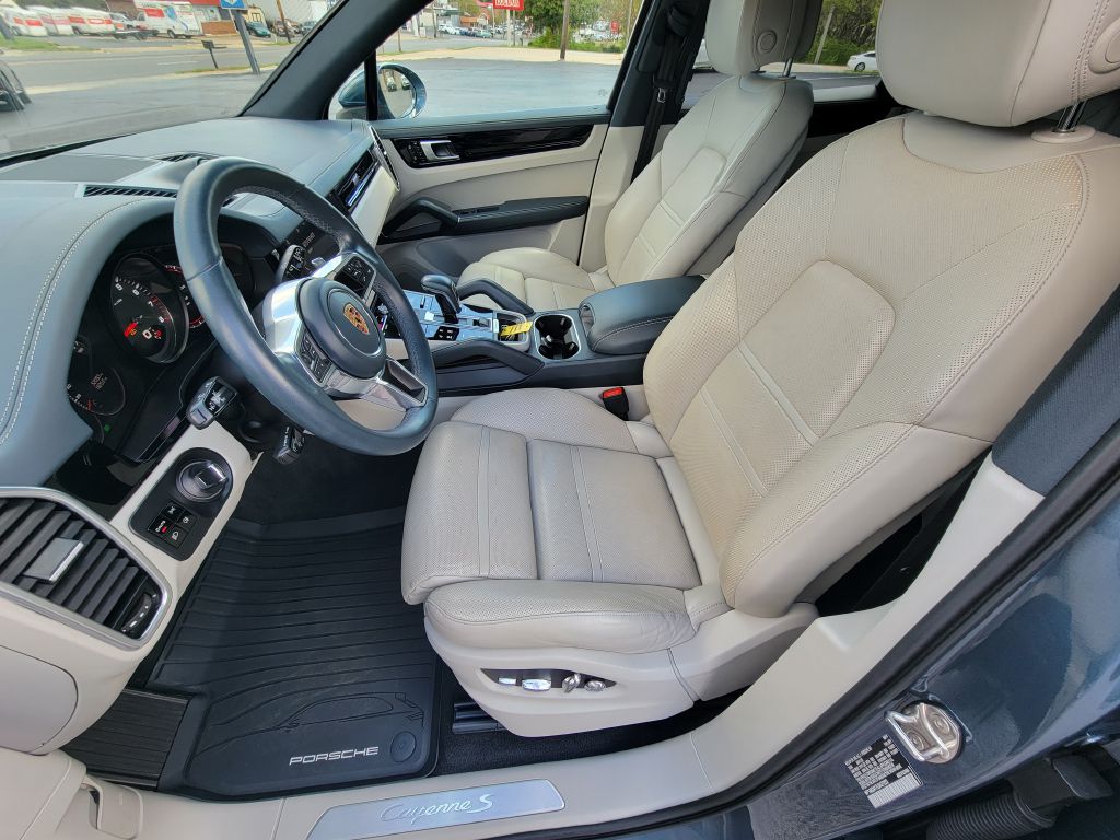 Image for 2020 Porsche CAYENNE S Launch Edition Biscay Blue