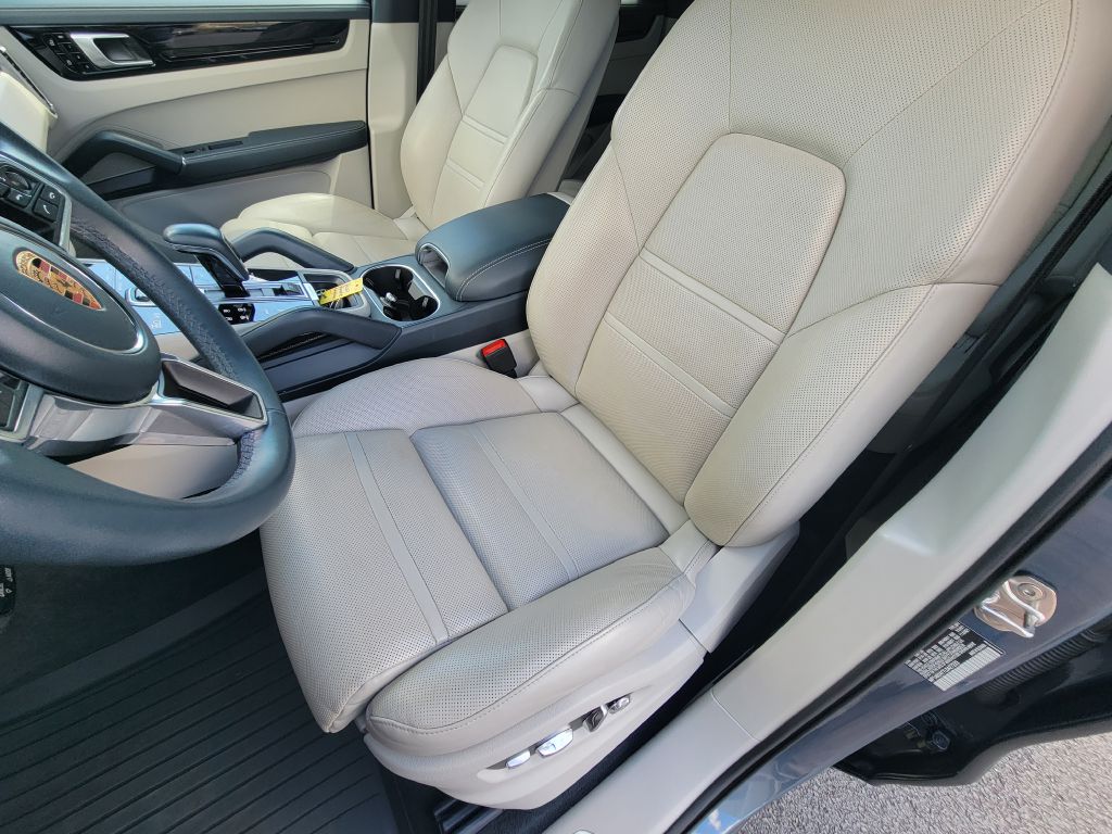 Image for 2020 Porsche CAYENNE S Launch Edition Biscay Blue