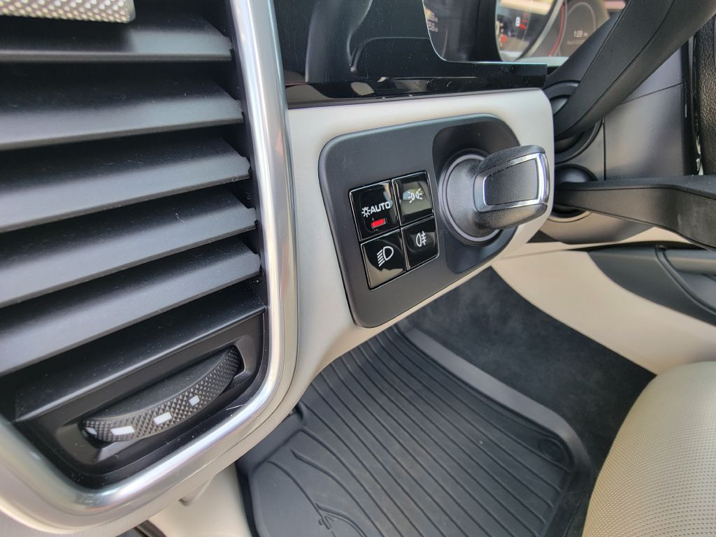 Image for 2020 Porsche CAYENNE S Launch Edition Biscay Blue