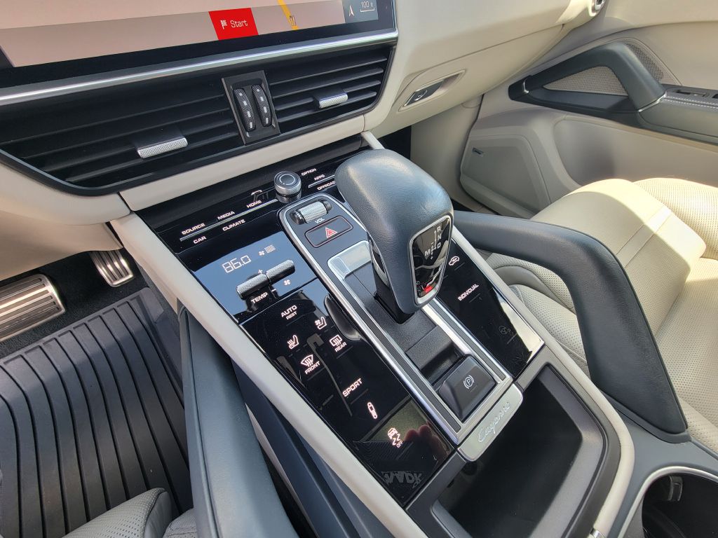 Image for 2020 Porsche CAYENNE S Launch Edition Biscay Blue