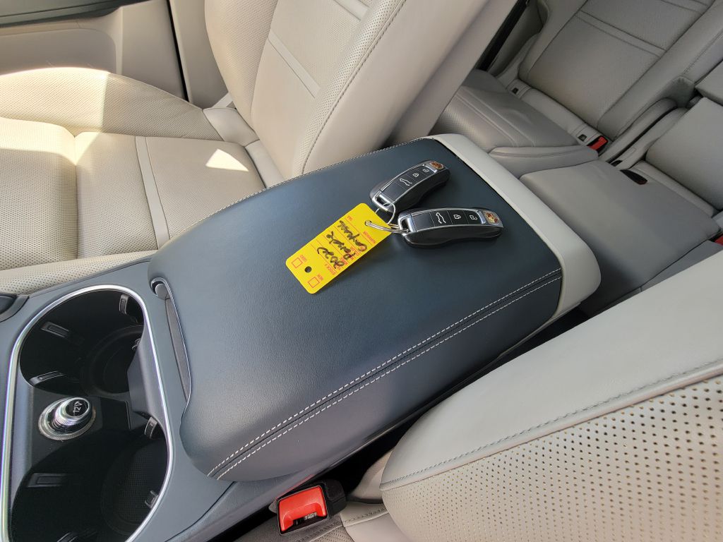 Image for 2020 Porsche CAYENNE S Launch Edition Biscay Blue