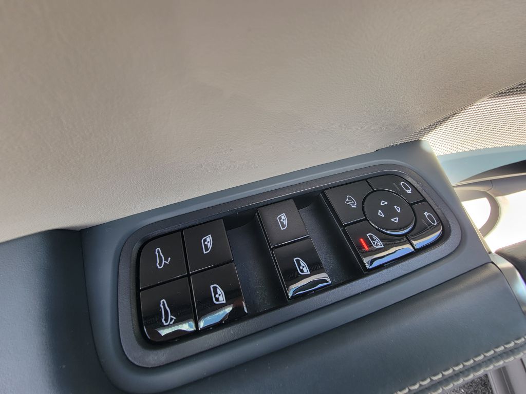 Image for 2020 Porsche CAYENNE S Launch Edition Biscay Blue