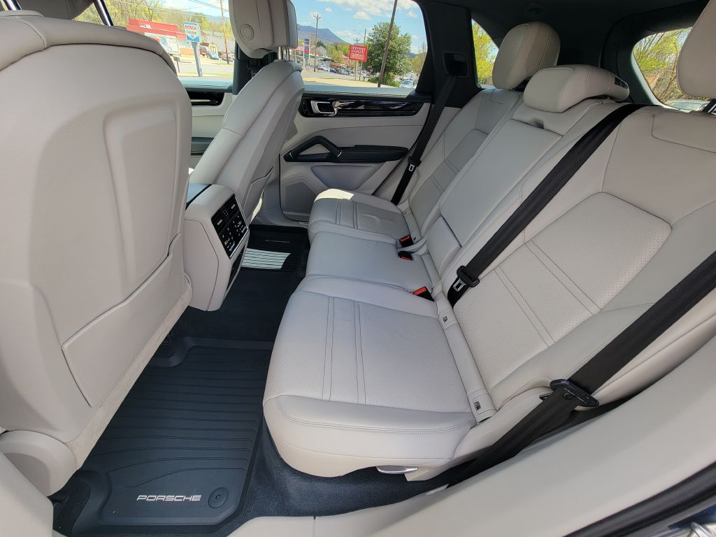 Image for 2020 Porsche CAYENNE S Launch Edition Biscay Blue