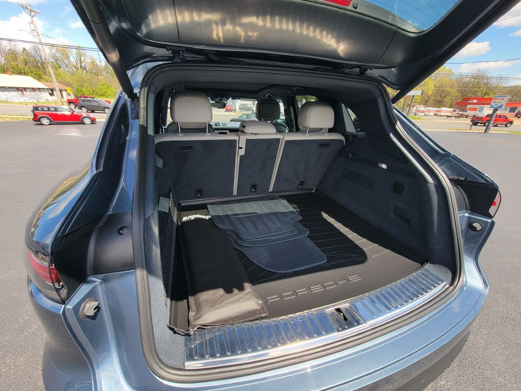 Image for 2020 Porsche CAYENNE S Launch Edition Biscay Blue