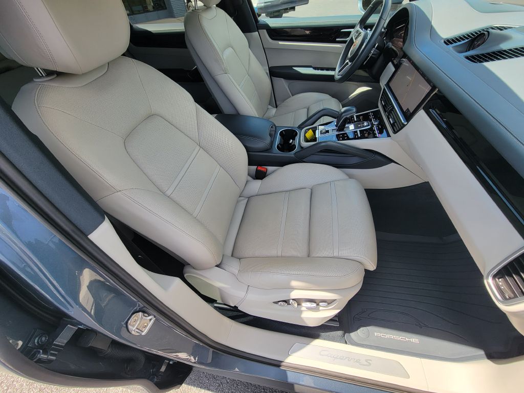 Image for 2020 Porsche CAYENNE S Launch Edition Biscay Blue