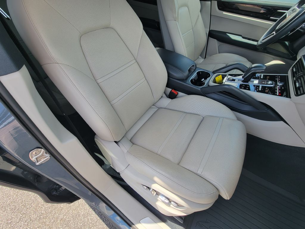 Image for 2020 Porsche CAYENNE S Launch Edition Biscay Blue