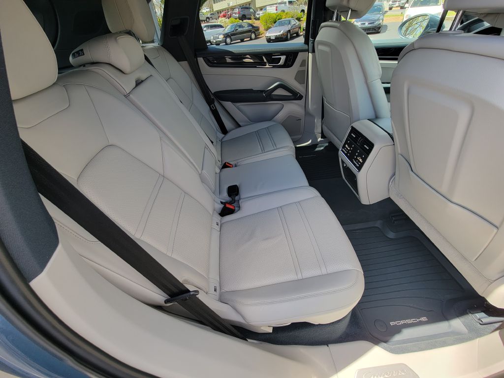 Image for 2020 Porsche CAYENNE S Launch Edition Biscay Blue