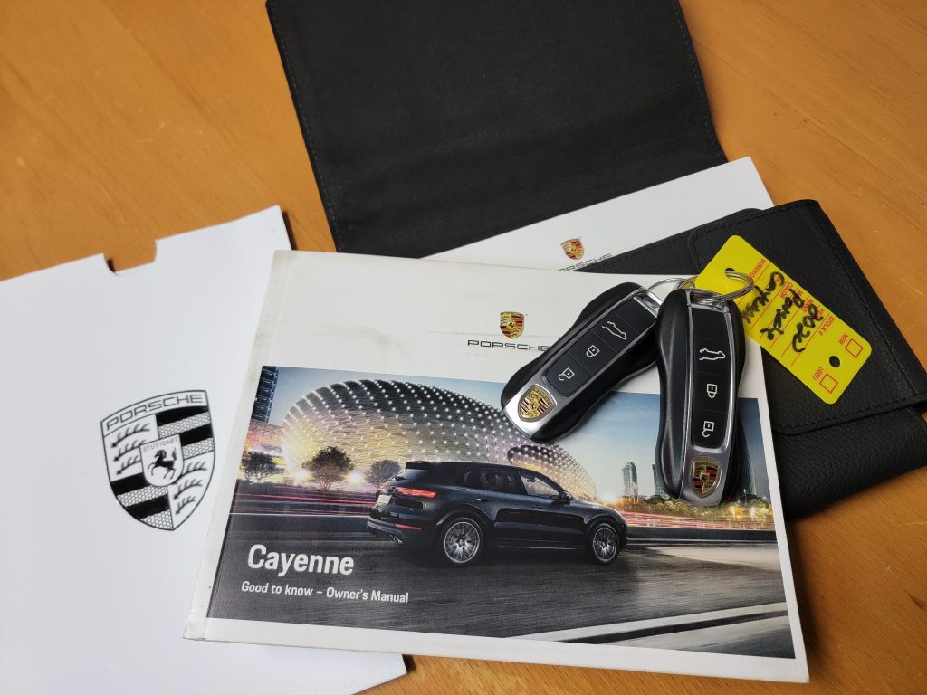 Image for 2020 Porsche CAYENNE S Launch Edition Biscay Blue