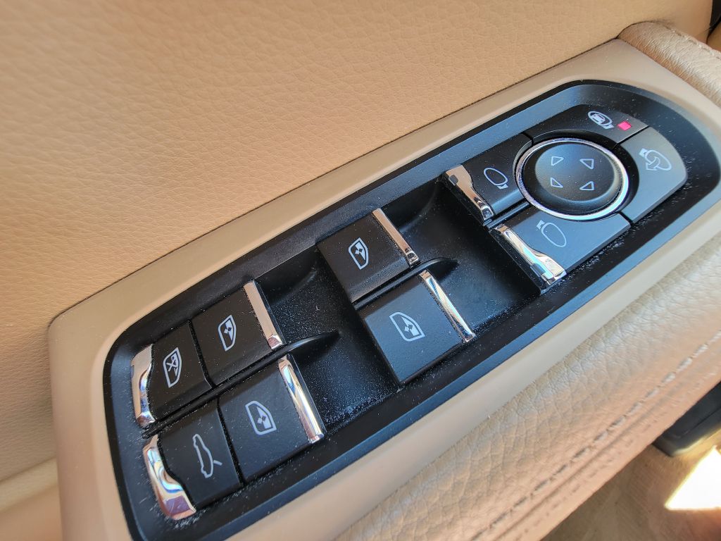 Image for 2017 Porsche MACAN S AWD CPO-Pano Roof-AC Seats!