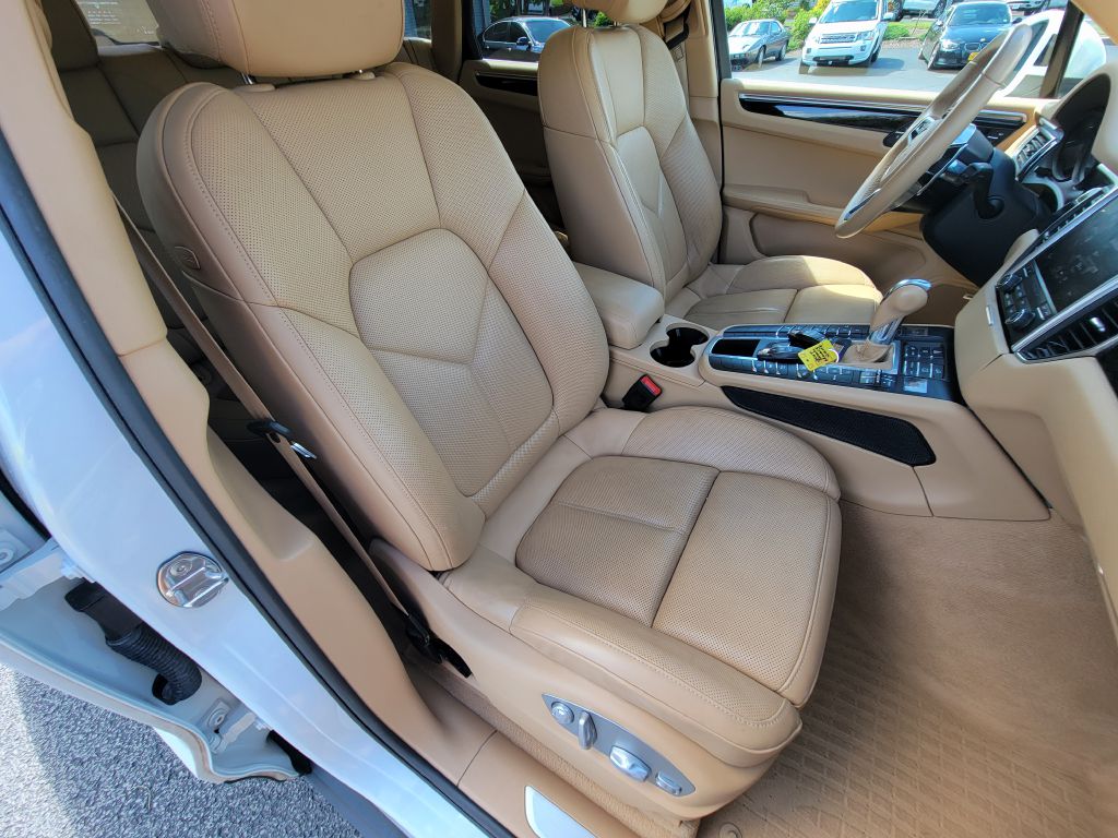 Image for 2017 Porsche MACAN S AWD CPO-Pano Roof-AC Seats!