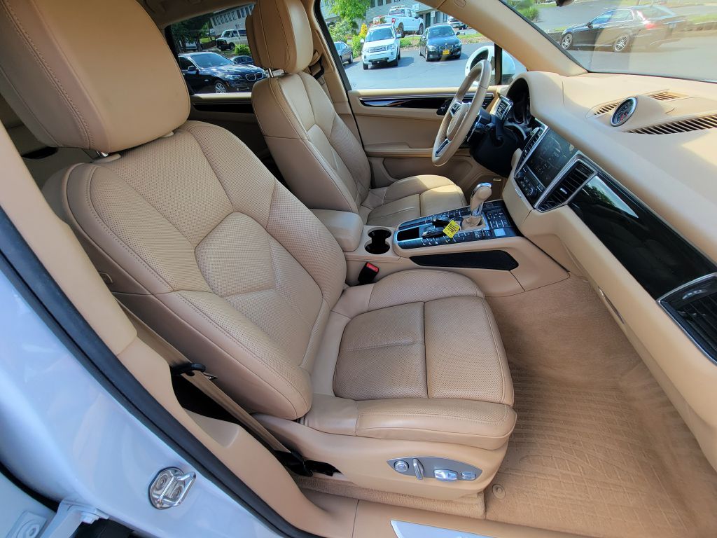 Image for 2017 Porsche MACAN S AWD CPO-Pano Roof-AC Seats!
