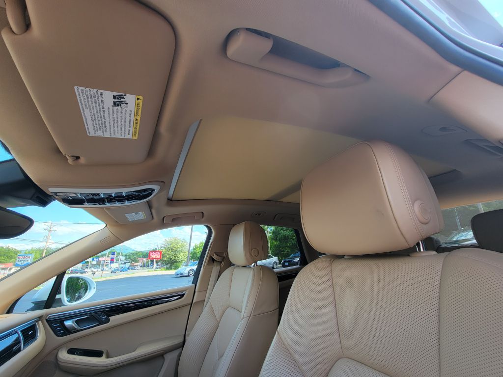 Image for 2017 Porsche MACAN S AWD CPO-Pano Roof-AC Seats!