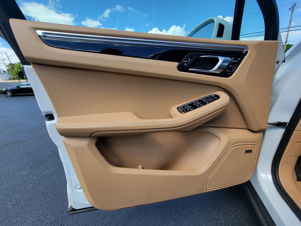 Image for 2017 Porsche MACAN S AWD CPO-Pano Roof-AC Seats!