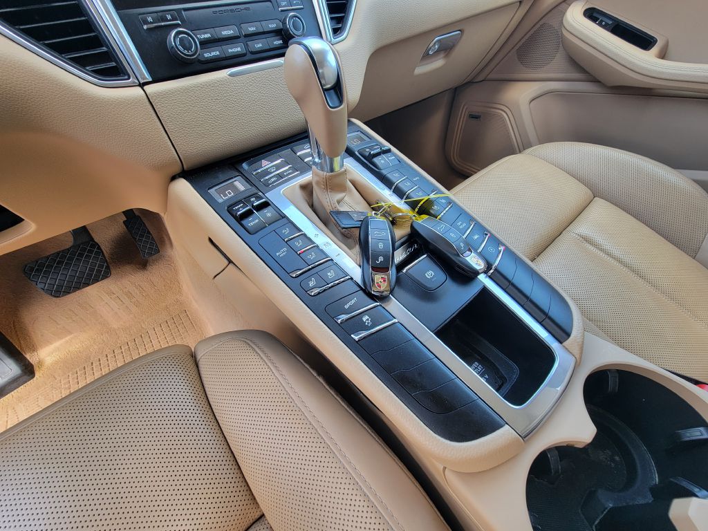 Image for 2017 Porsche MACAN S AWD CPO-Pano Roof-AC Seats!