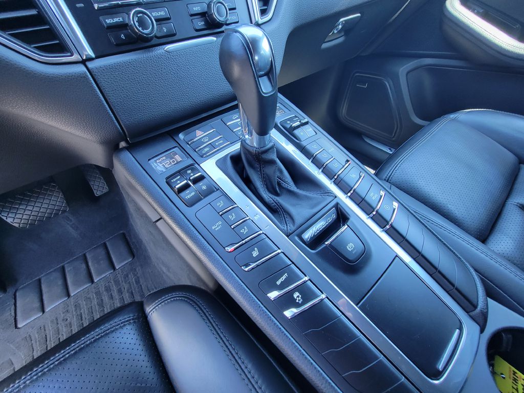 Image for 2016 Porsche MACAN S AWD NAV-Camera-Sport Chrono