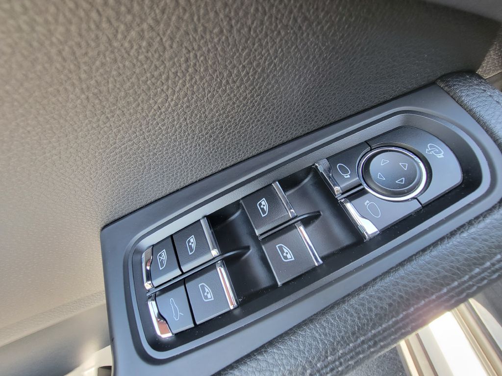 Image for 2016 Porsche MACAN S AWD NAV-Camera-Sport Chrono