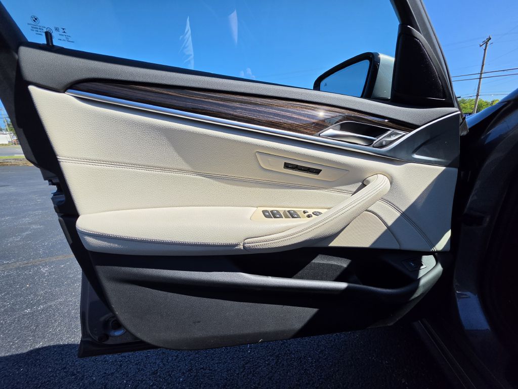 Image for 2023 BMW 530I XDRIVE LUX 1-Owner Blind Spot-Lane Depart
