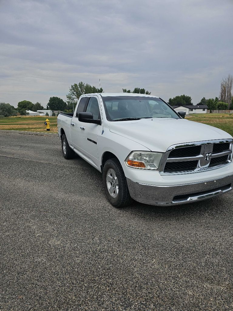 Photo 2 of this DODGE RAM 1500