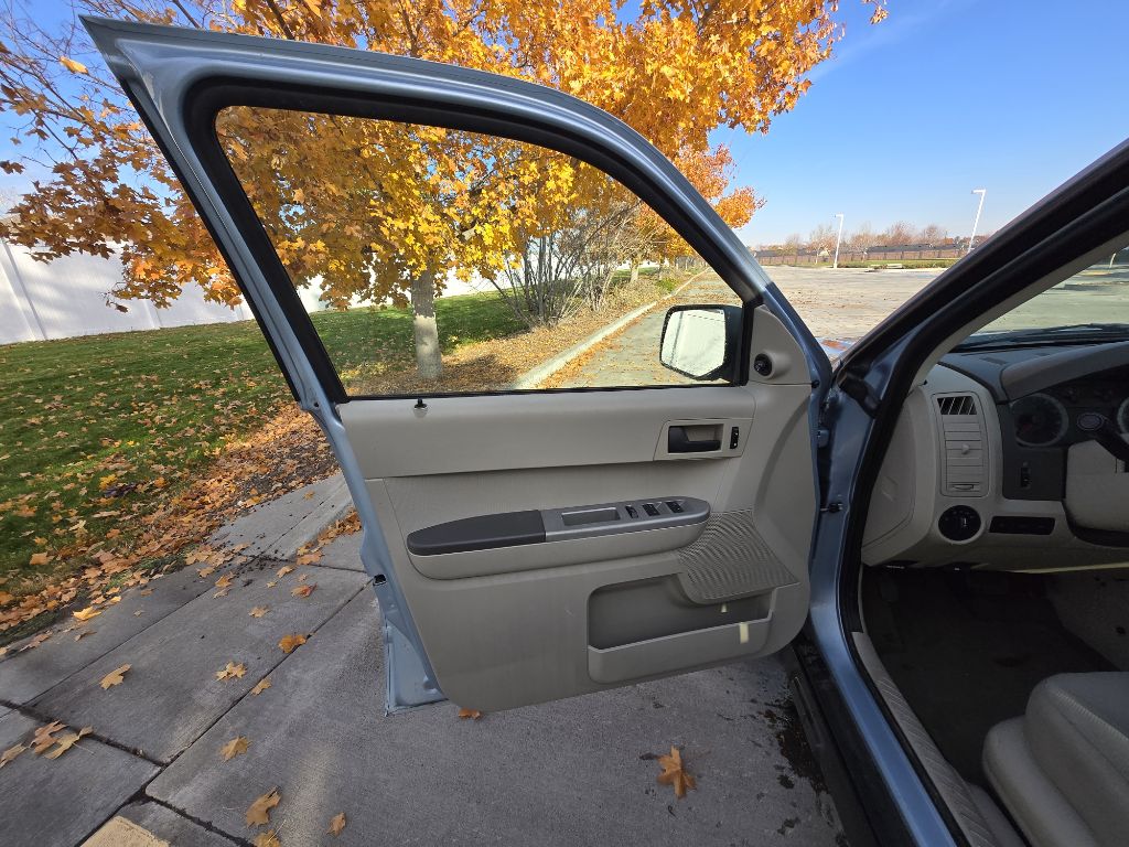 Photo 14 of this FORD ESCAPE