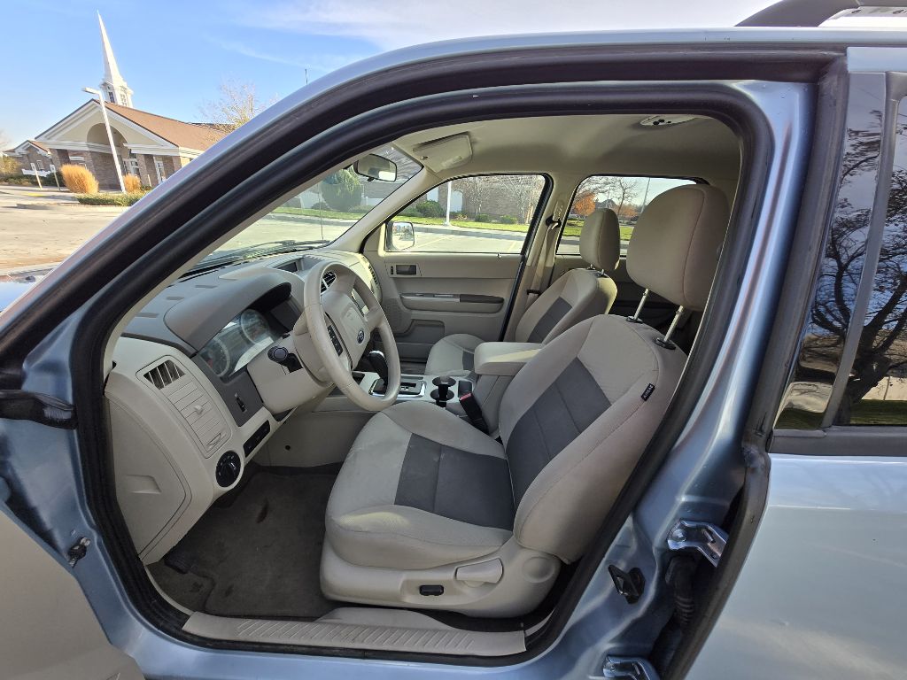 Photo 13 of this FORD ESCAPE