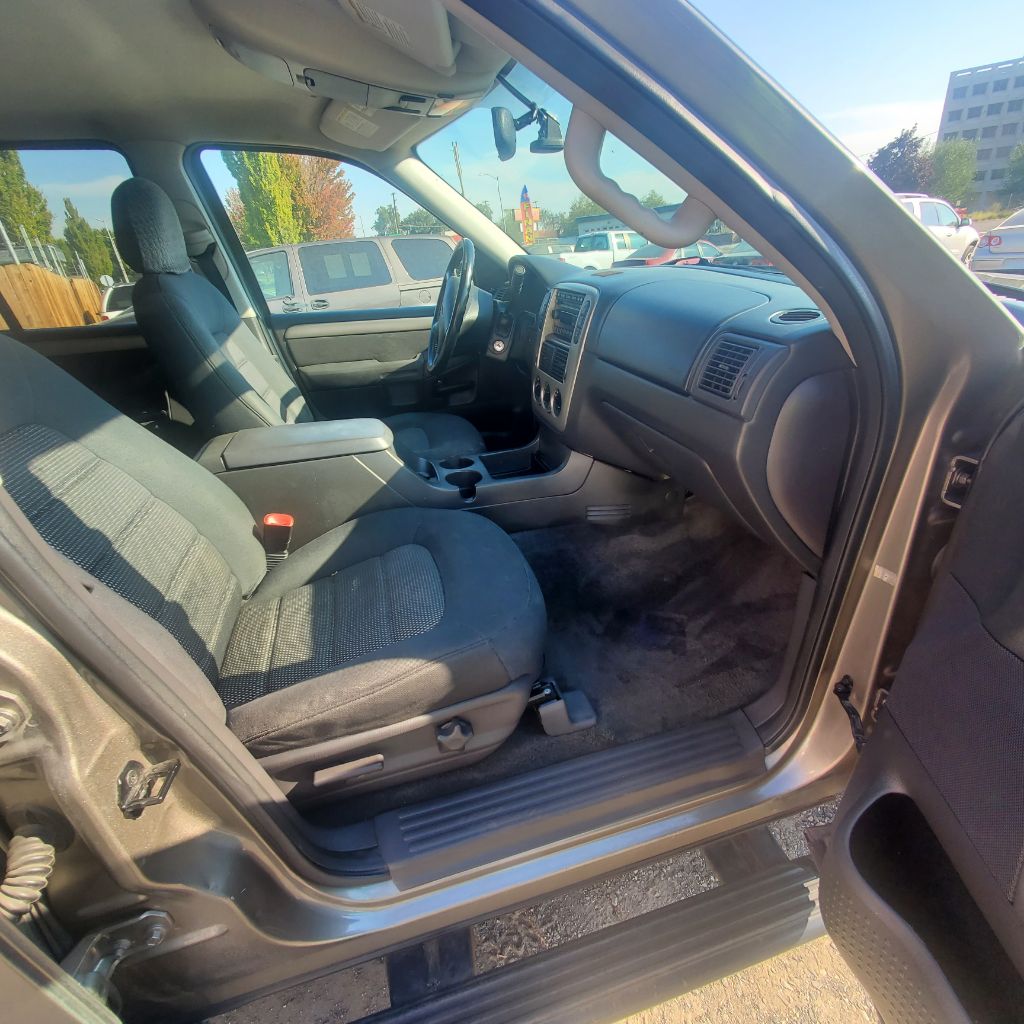Photo 8 of this FORD EXPLORER