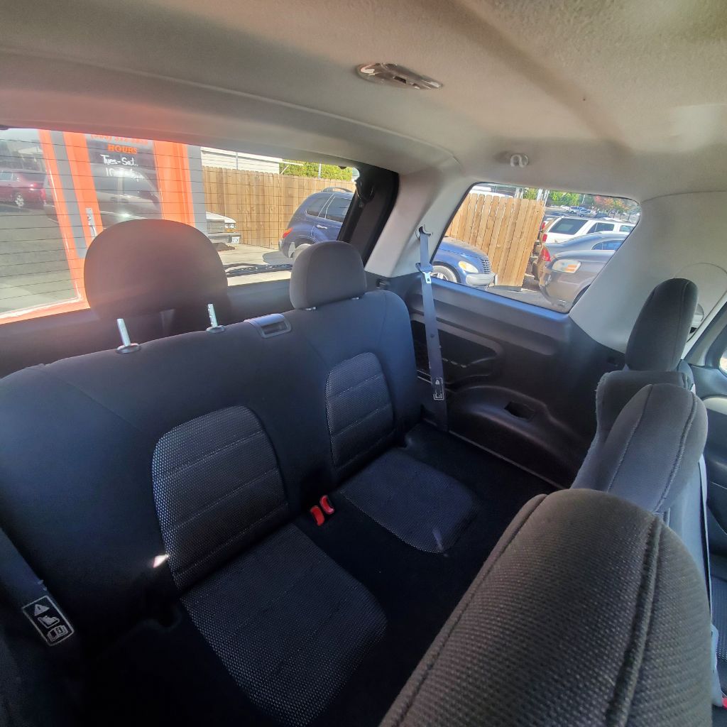 Photo 10 of this FORD EXPLORER