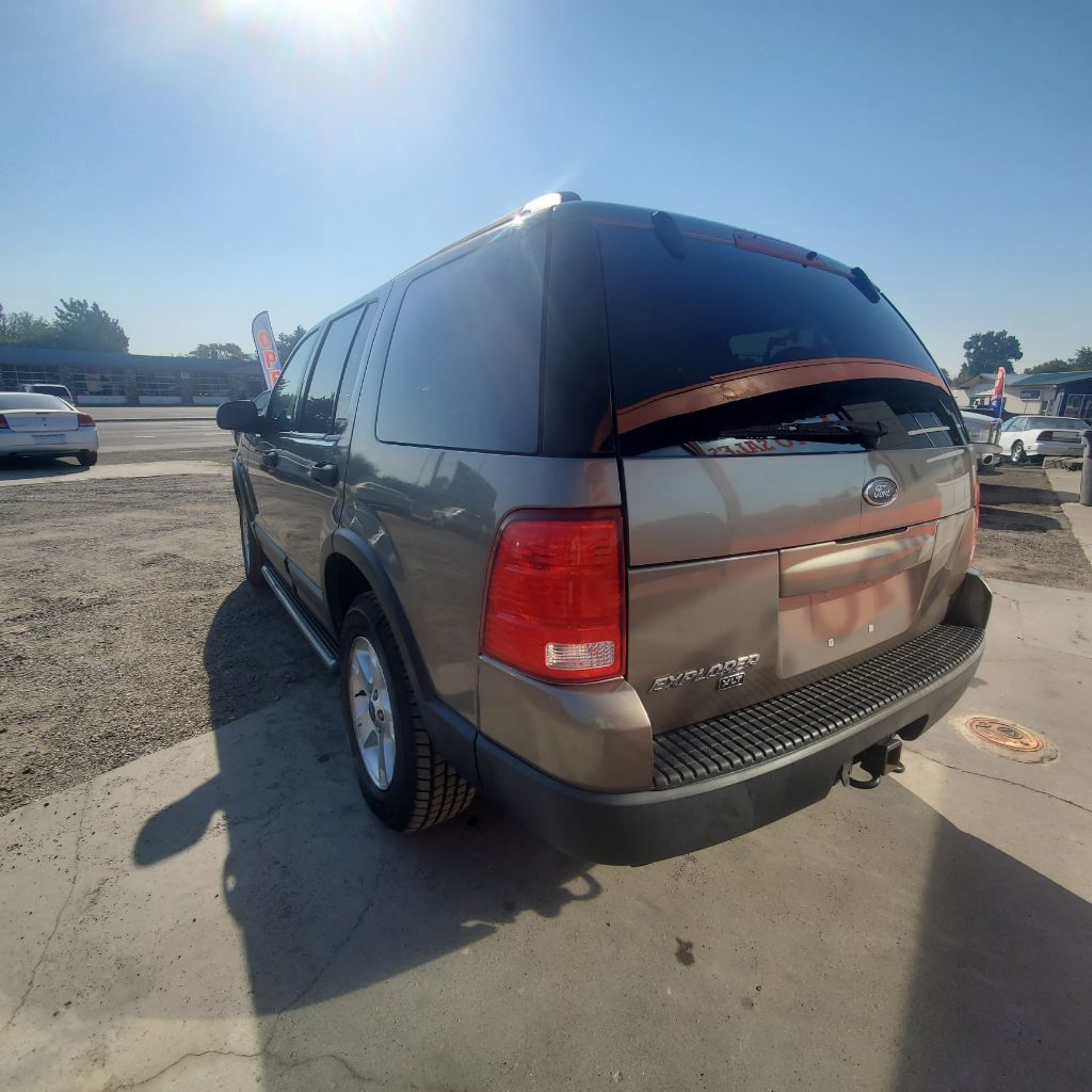 Photo 4 of this FORD EXPLORER