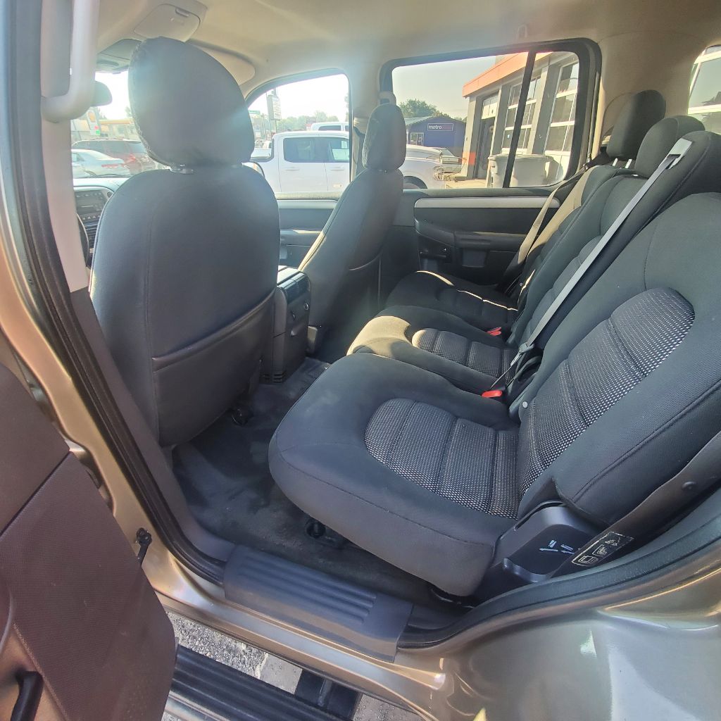 Photo 7 of this FORD EXPLORER