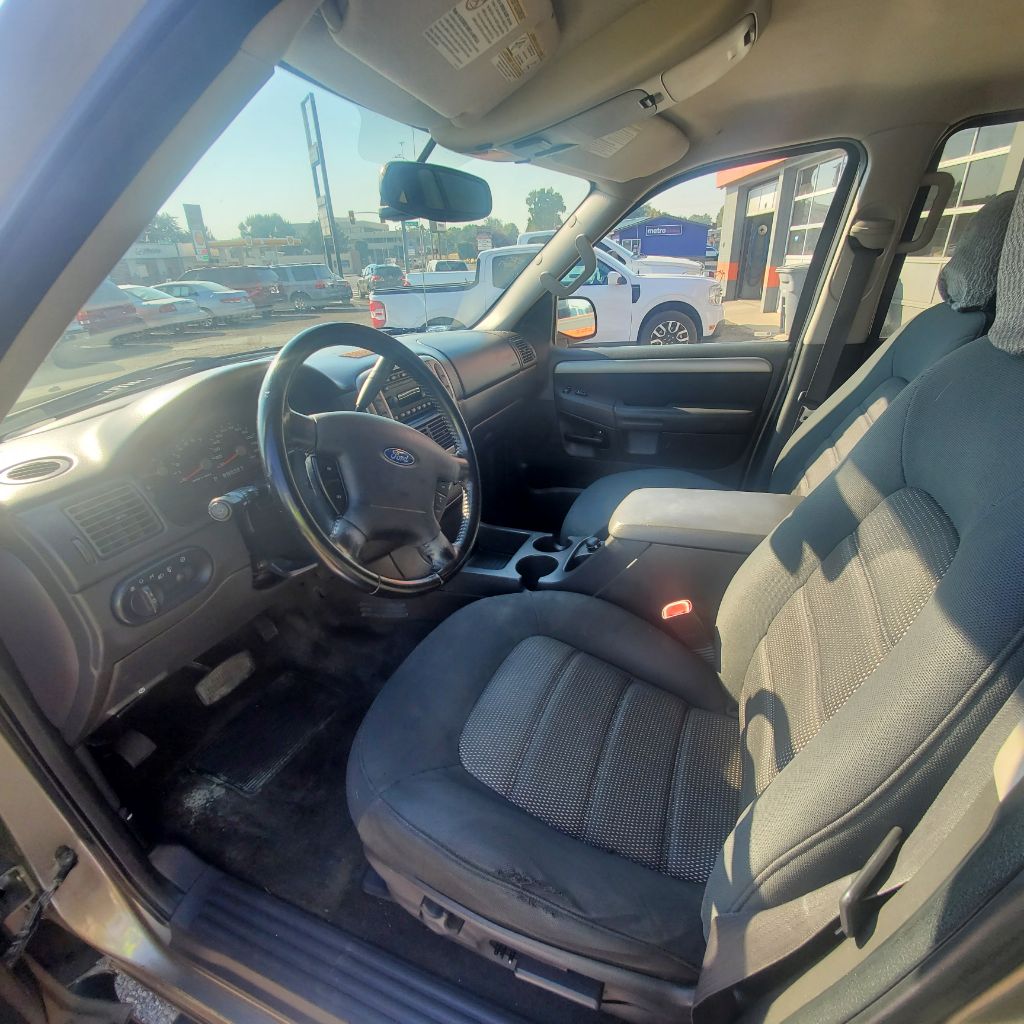 Photo 6 of this FORD EXPLORER