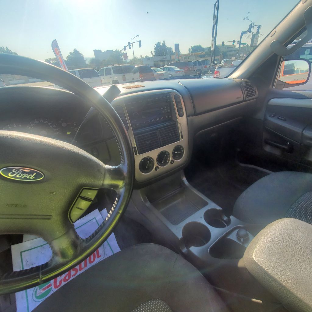 Photo 13 of this FORD EXPLORER