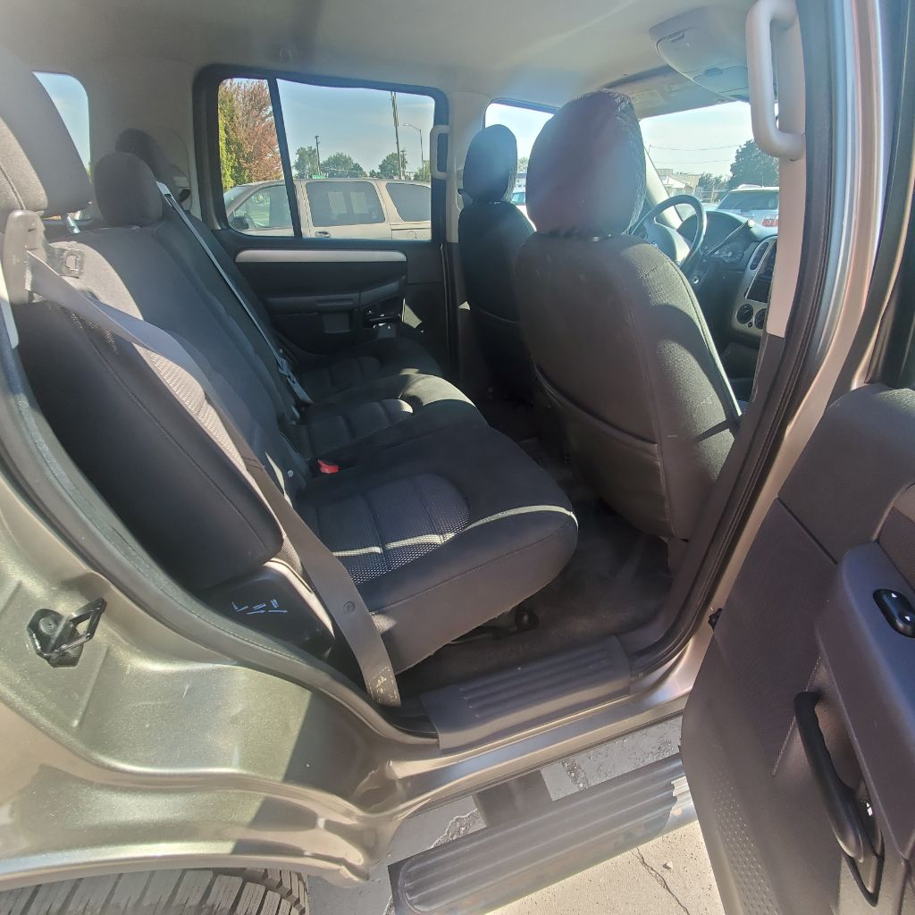 Photo 9 of this FORD EXPLORER