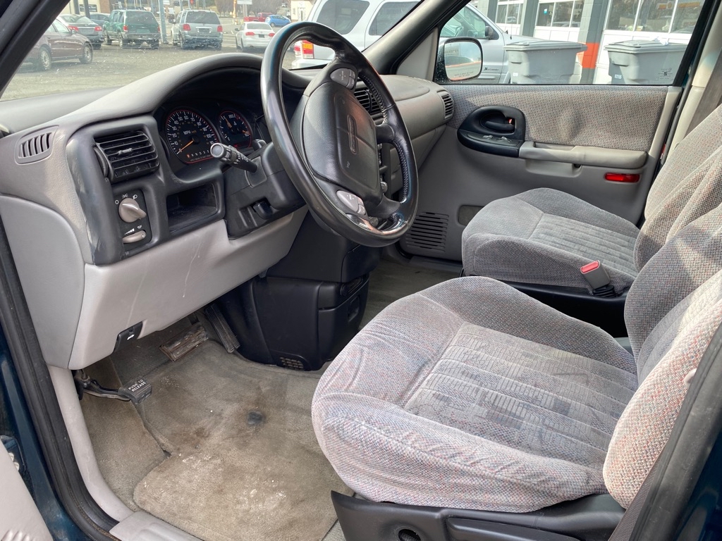 Photo 7 of this PONTIAC MONTANA